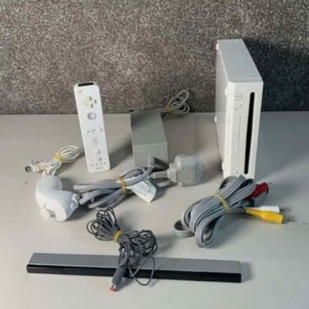 Photo of Nintendo Wii games console (Benhall GL51) #1