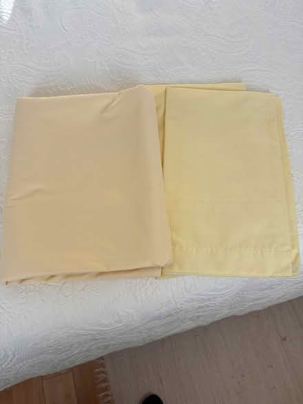 Photo of free Super king duvet cover +pillowcases (CT15) #1