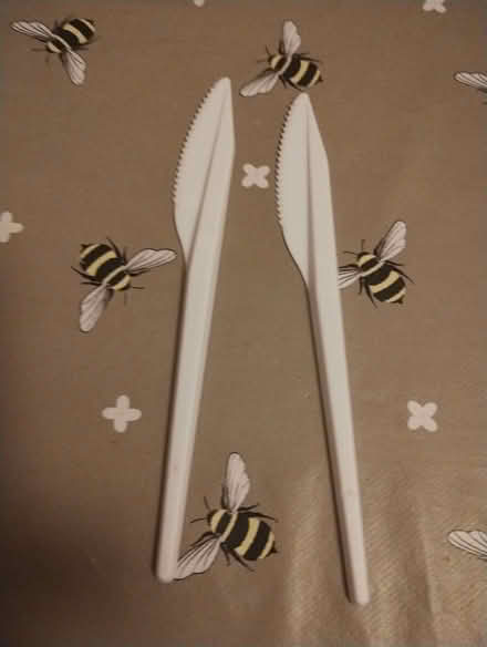 Photo of free Plastic knives (Crowthorne RG45) #1