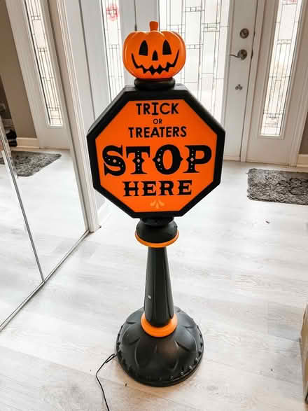 Photo of free Lighted reversible Halloween sign (83rd & Mendingwall) #1