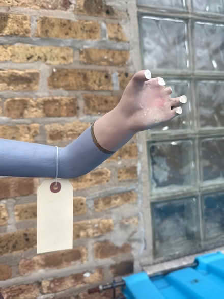 Photo of free Beautiful statue - broken fingers (Downtown Wilmette) #3