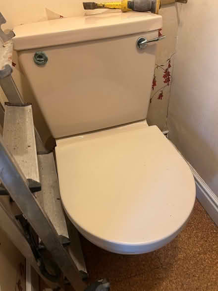 Photo of free Retro toilet & sink (Shrewsbury SY2) #1