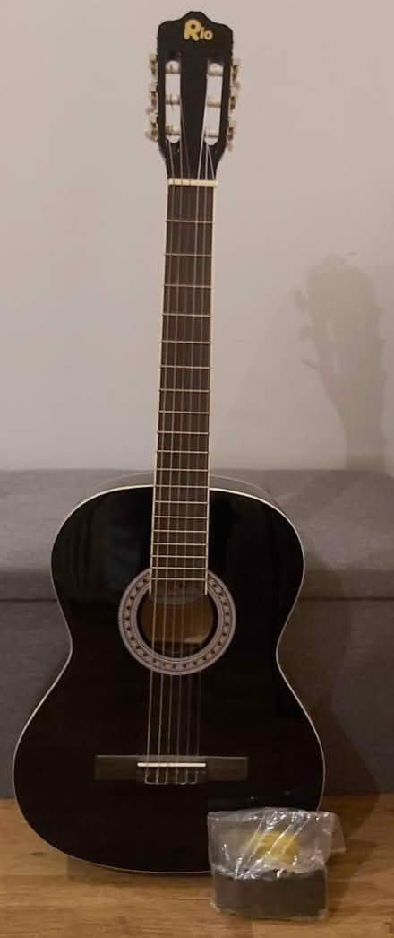 Photo of free Acoustic guitar (Falkland KY15) #1