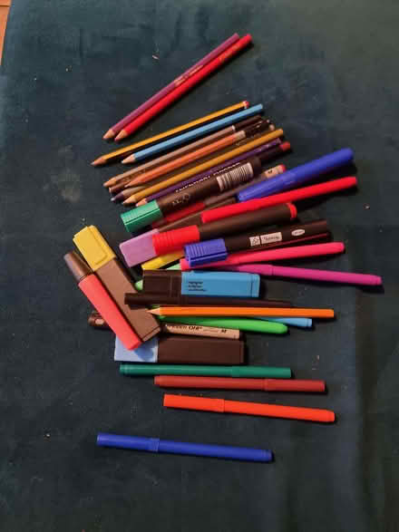 Photo of free Selection of marker pens, felt tips & crayons (Cliffe BN7) #1