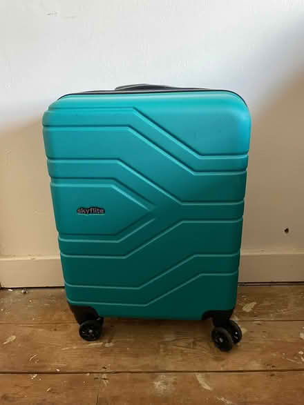 Photo of free BROKEN Suitcase ( HANDLE DONT WORK) (SE5) #4