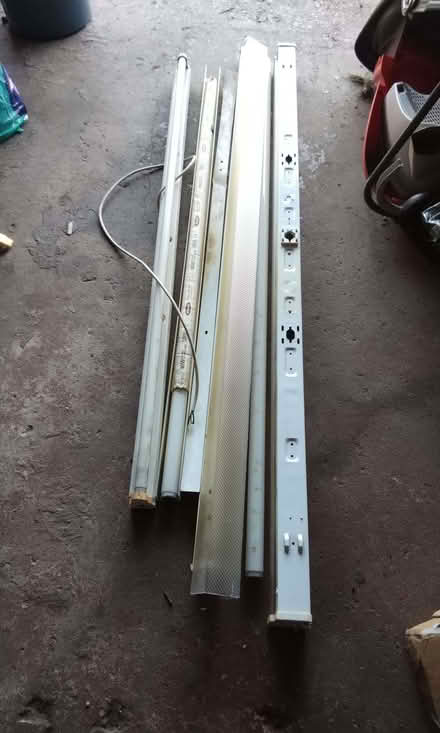 Photo of free Overheard/ side wall florescent lighting strip units (Woodley RG5) #4