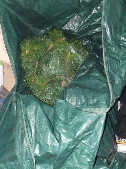 Photo of free TOP QUALITY 3 PART XMAS TREE & bag (AB32) #1