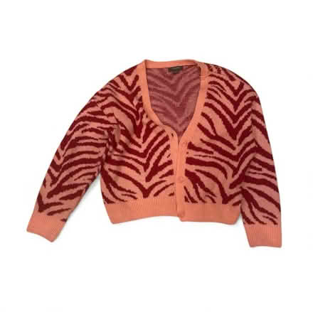 Photo of free Primark Woman’s Sweater (Brooklyn Storage) #1