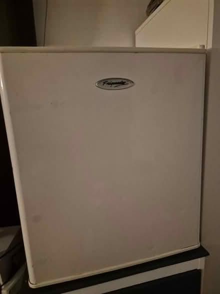 Photo of free Small fridge - must go tonight (Walthamstow E17) #1