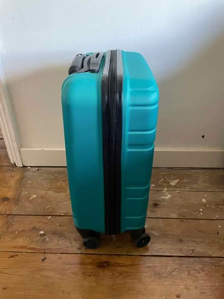 Photo of free BROKEN Suitcase ( HANDLE DONT WORK) (SE5) #2