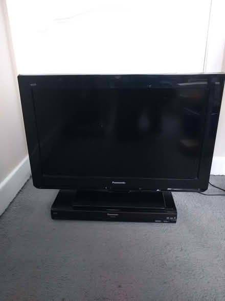 Photo of free 24 inch TV and DVD Recorder (Hala LA1) #2