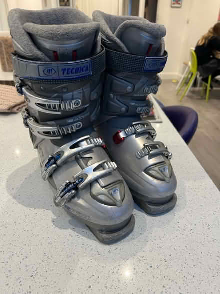 Photo of free Ladies Tecnica ski boots (BR2) #2