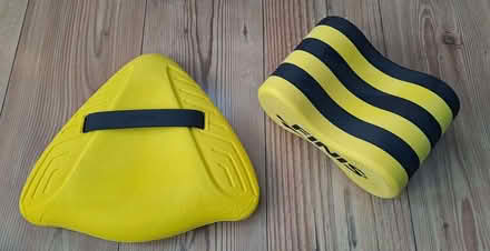 Photo of free FINIS Alignment Kickboard + Foam Pull Buoy - Adult (Teddington TW11) #1