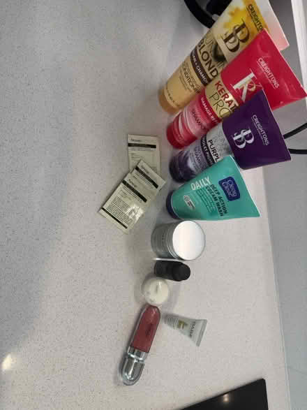 Photo of free Bundle of cosmetics (Windsor SL45GX) #2