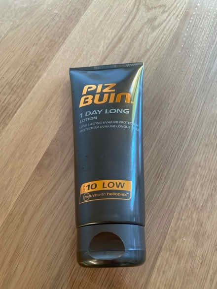Photo of free 1 day long suncream SPF 10 (OX3 Headington) #1