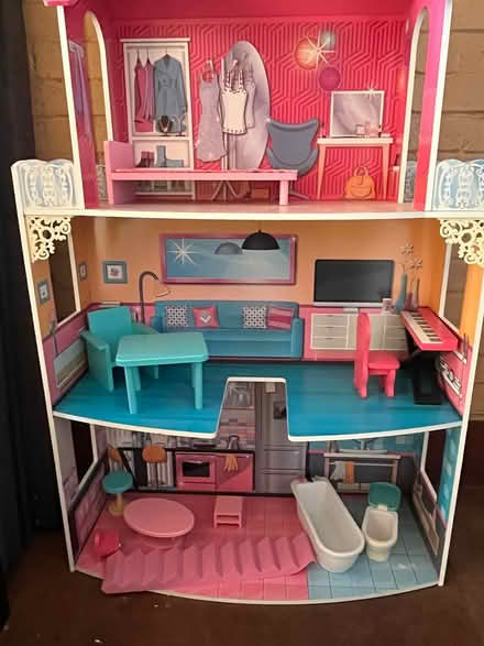 Photo of free Tall doll house (Bn150dn) #1