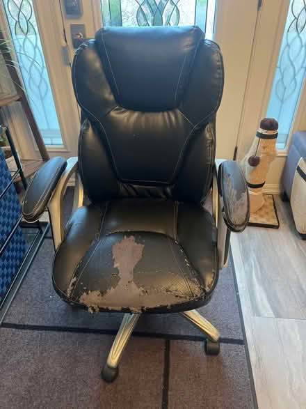 Photo of free Desk chair (North Brampton) #1