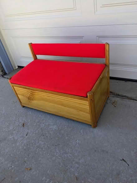 Photo of free Toy Box (21st and Hover) #1