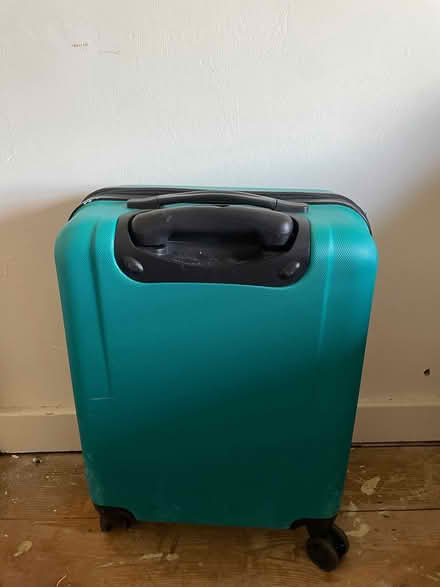 Photo of free BROKEN Suitcase ( HANDLE DONT WORK) (SE5) #3