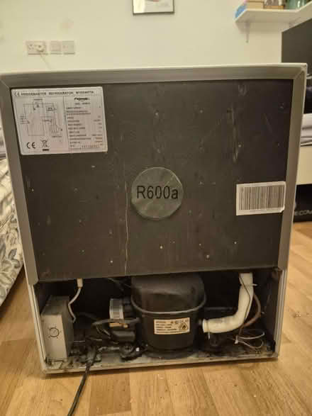 Photo of free Small fridge - must go tonight (Walthamstow E17) #4