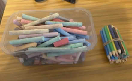Photo of free box of chalks and colouring pencils (The Rock TF3) #1