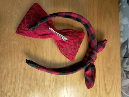 Photo of free Hair bow and hair band (brinnington sk5) #1