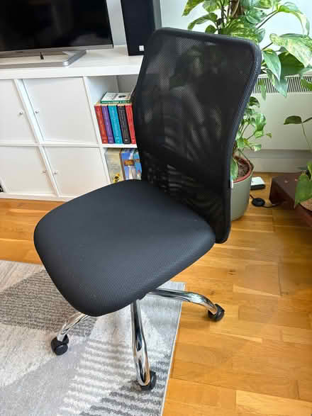 Photo of free Office/desk chair (Twickenham TW1) #1
