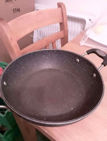 Photo of free Large frying pan/wok (Minchery Farm OX4) #1