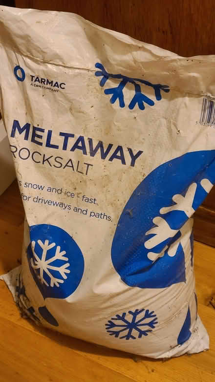 Photo of free 1 unopened bag of rock salt (Curbridge OX29) #1