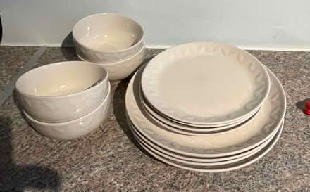Photo of free Dinner service Cream (Mandeville DT4) #1