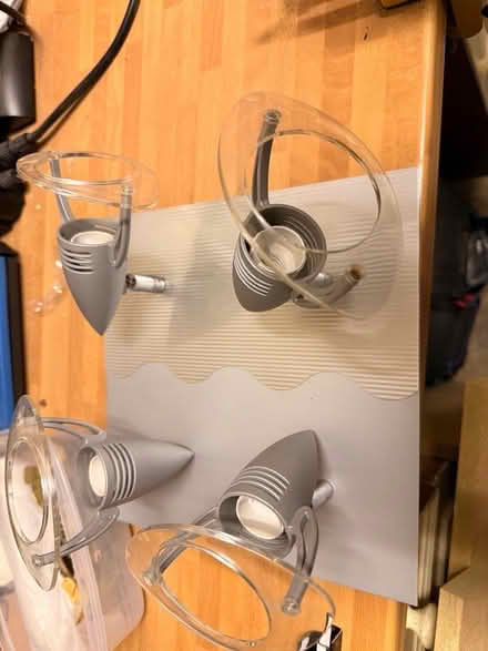 Photo of free 4-Bulb ceiling light (St Pauls Ward GU15) #3