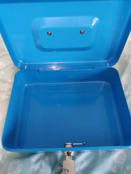 Photo of free Money box/safe with key (BN42) #1