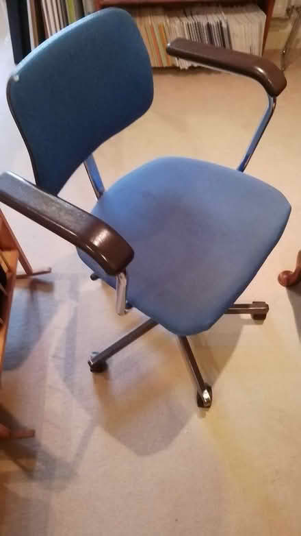 Photo of free Desk swivel chair and desk (SN6 8AE) #1