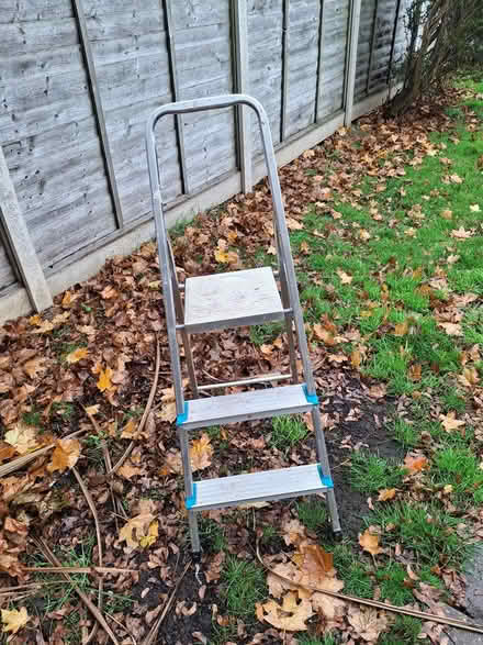 Photo of free small aluminium step ladder (cr04df) #1