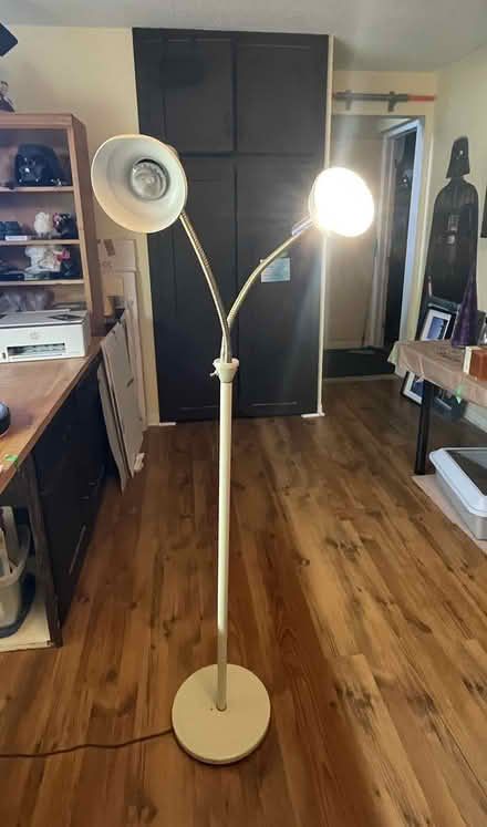 Photo of free floor lamp (Ottawa -Hunt Club) #3