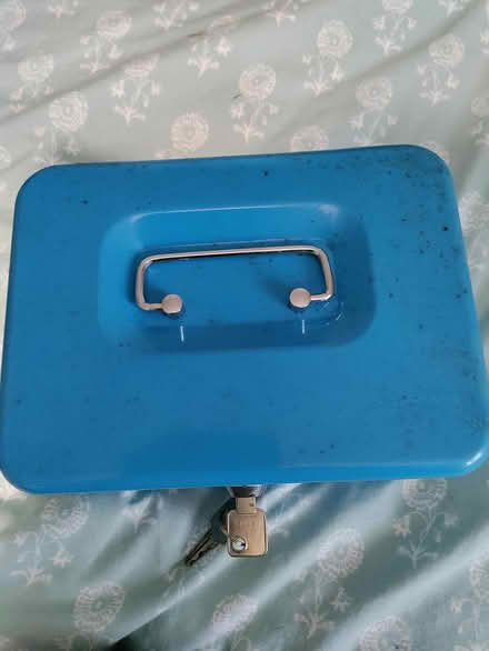 Photo of free Money box/safe with key (BN42) #2