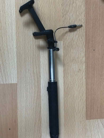 Photo of free Selfie stick 3.5mm jack port (Freehold LA1) #1
