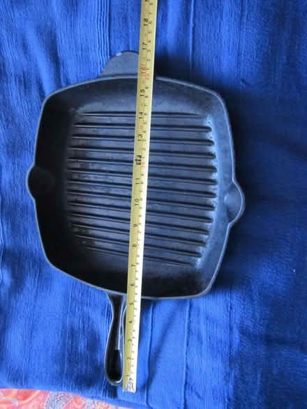 Photo of free Cast Iron 28cm griddle pan cooking pan heavy (Canonbury N1) #4