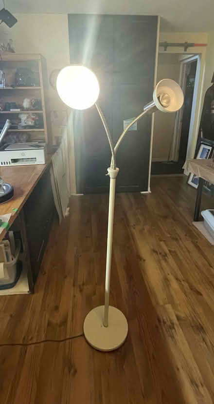 Photo of free floor lamp (Ottawa -Hunt Club) #2