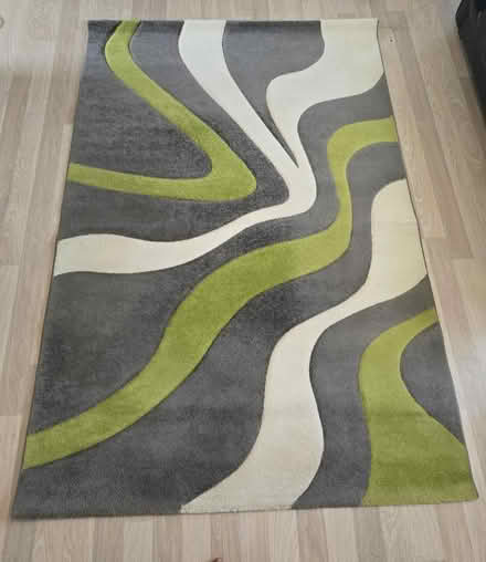 Photo of free Rug (Seacroft LS14 6DR) #1