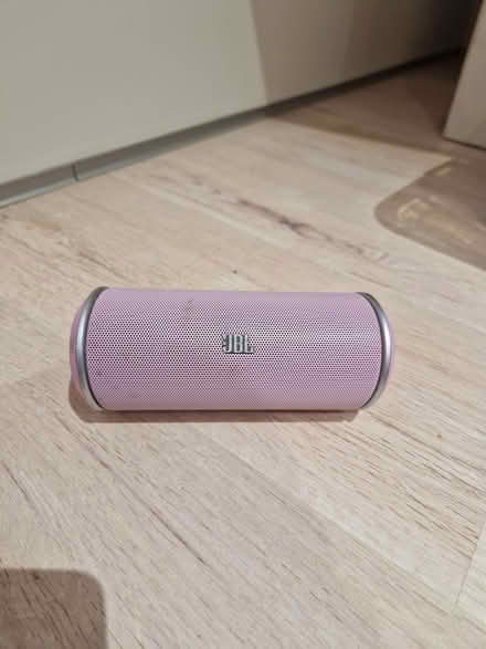 Photo of free JBL small speakers in pink (West Kensington W14) #1