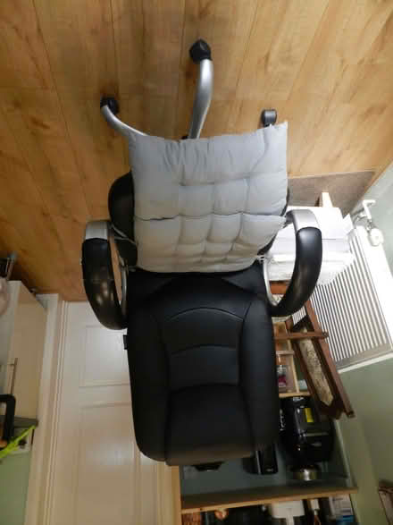 Photo of free office chair (IP9) #2