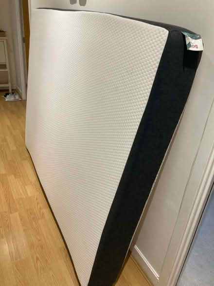 Photo of free Dreams KingSize MemoryFoam Mattress (Dickens heath B90) #4