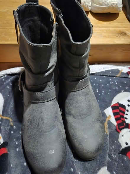 Photo of free 4 pairs size 7 (Eur 40) footwear (Wolverhampton WV10) #3