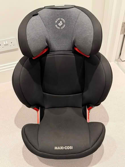 Photo of free Maxi Cosi RodiFix car seats x3 (Esher KT10) #4