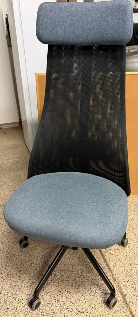 Photo of free Desk chair (West Menlo Park) #2