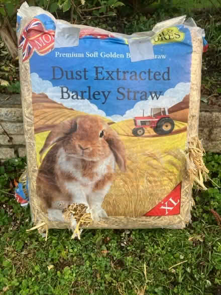 Photo of free Bag of straw (HP27 Lacey Green) #1
