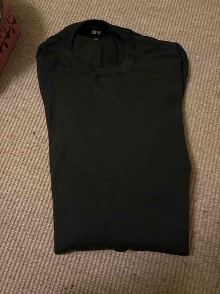 Photo of free Uniqlo men’s sweater with hole (E9) #1