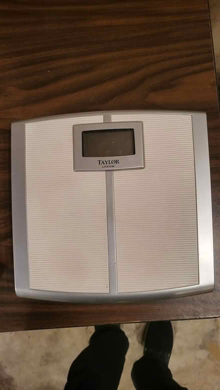 Photo of free bath scale (Cedar Mill) #1