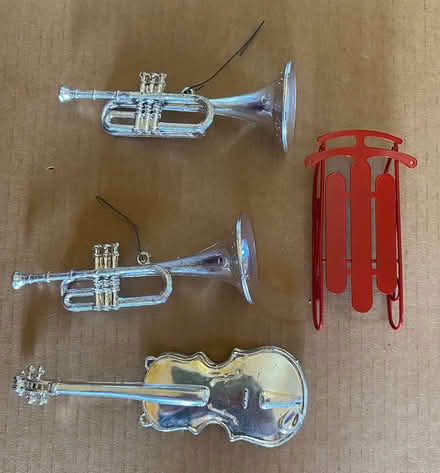 Photo of free Christmas wreath and ornaments (Perrysburg) #3